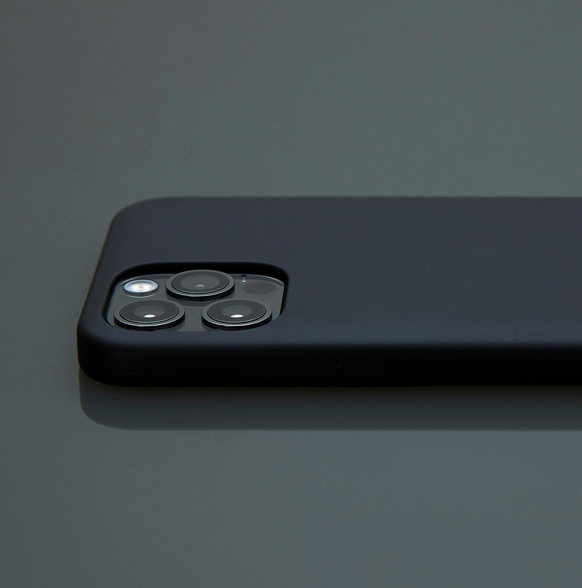 MYNUS iPhone 12 Pro CASE
