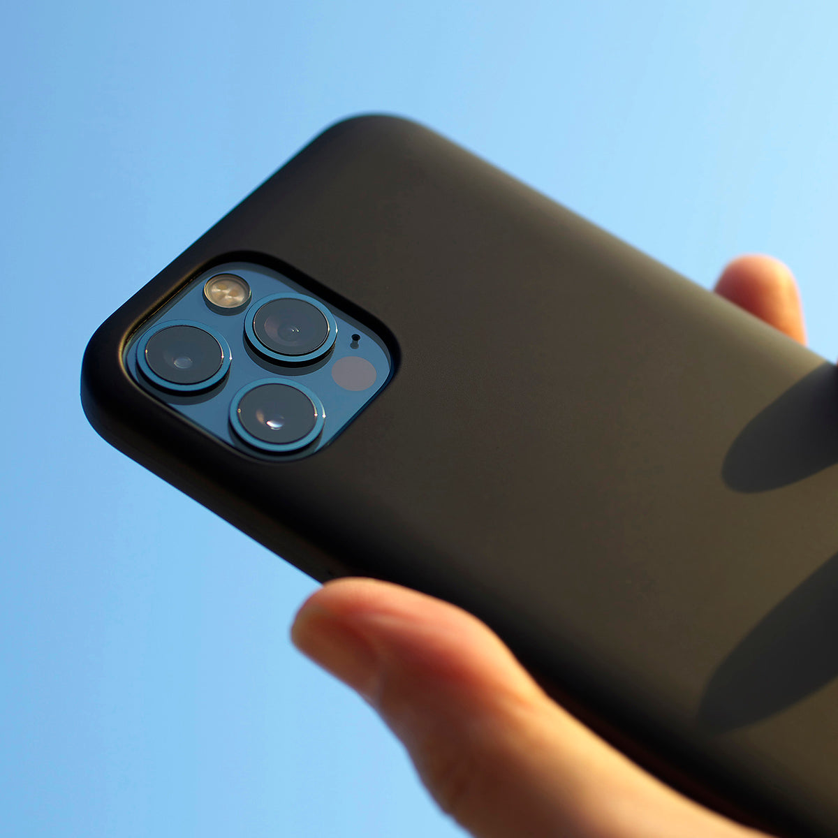 MYNUS iPhone 12 Pro CASE
