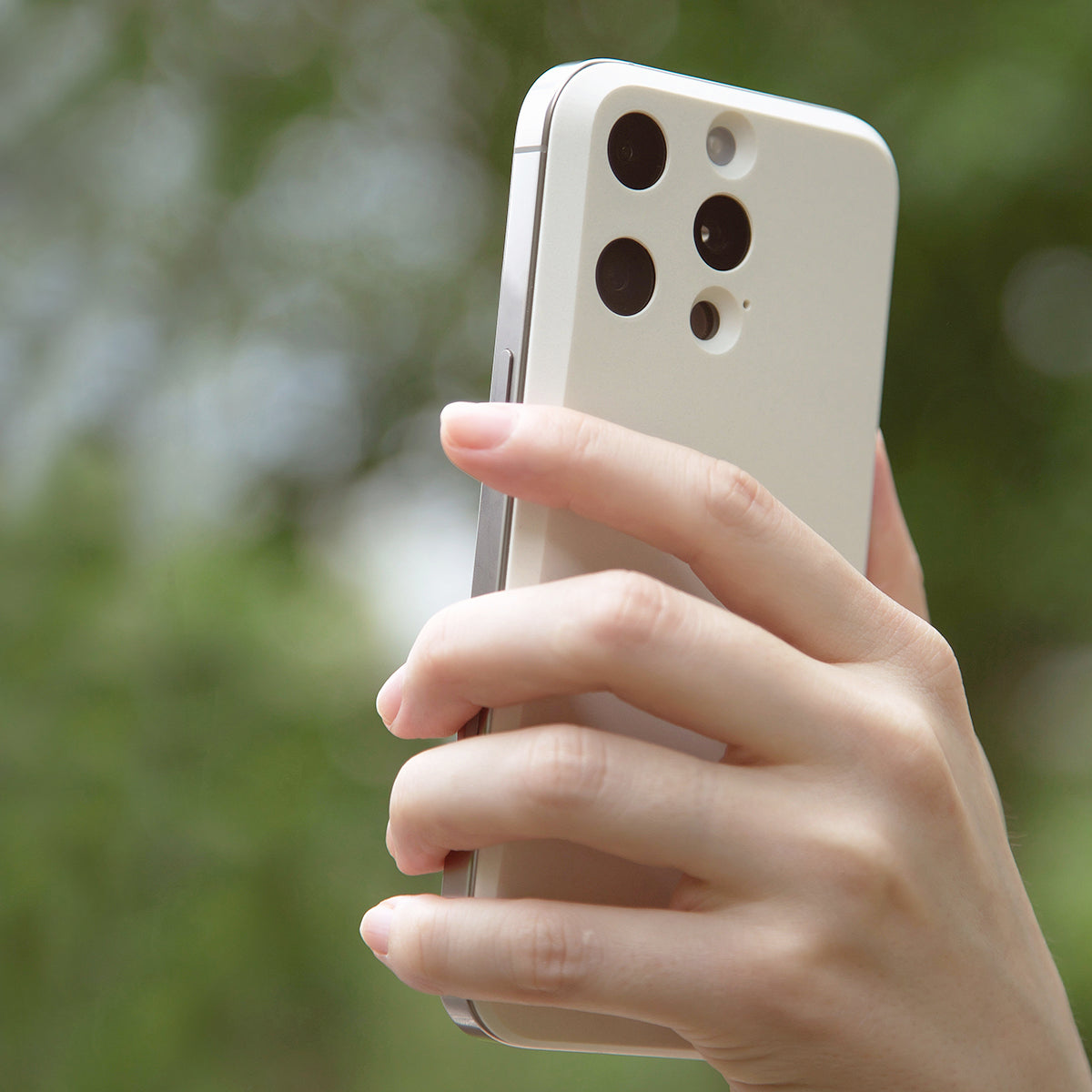 MYNUS iPhone 16 Pro MAGBACK