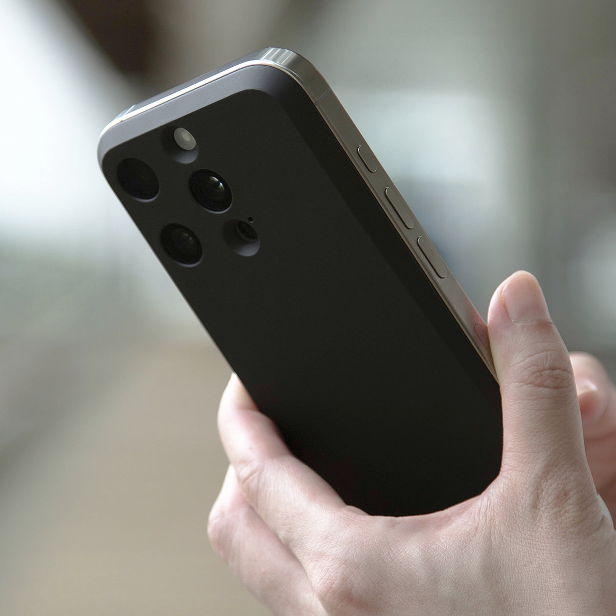 MYNUS iPhone 16 Pro MAGBACK