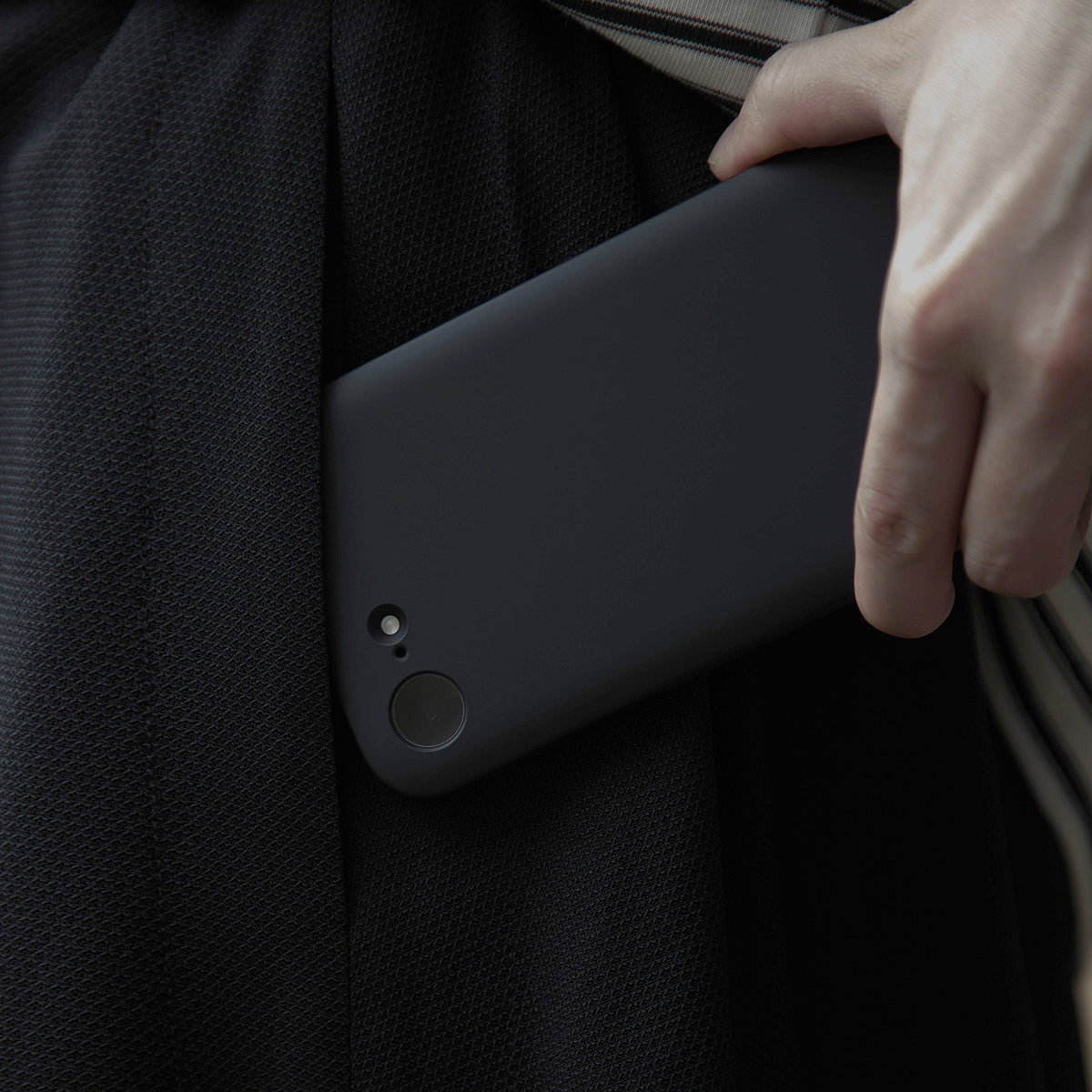 MYNUS iPhone 16e MAGCASE