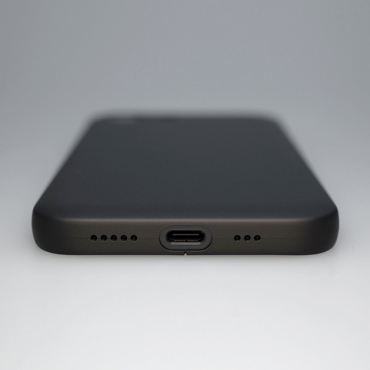 MYNUS iPhone 16e MAGCASE
