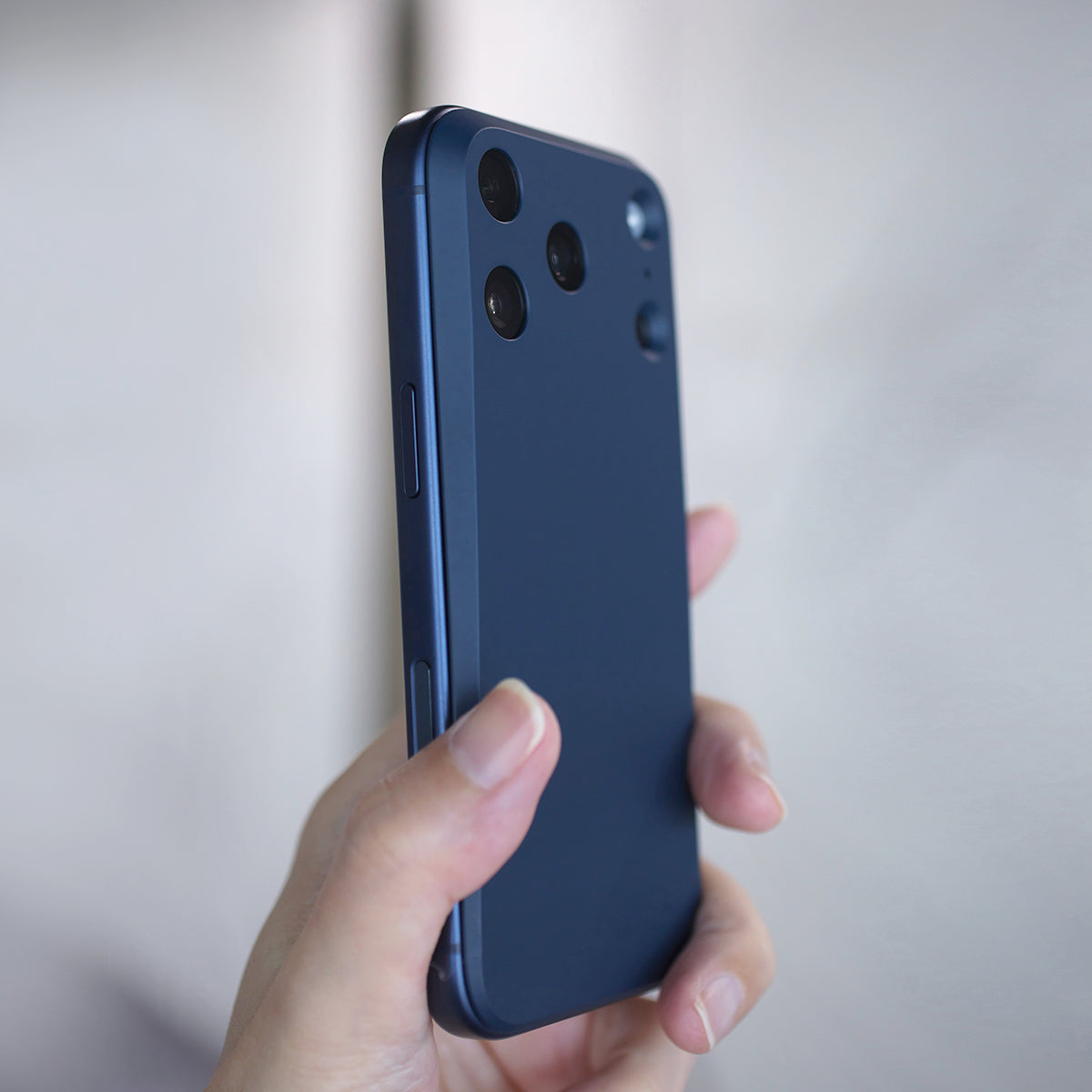 MYNUS iPhone 17 Pro BACK