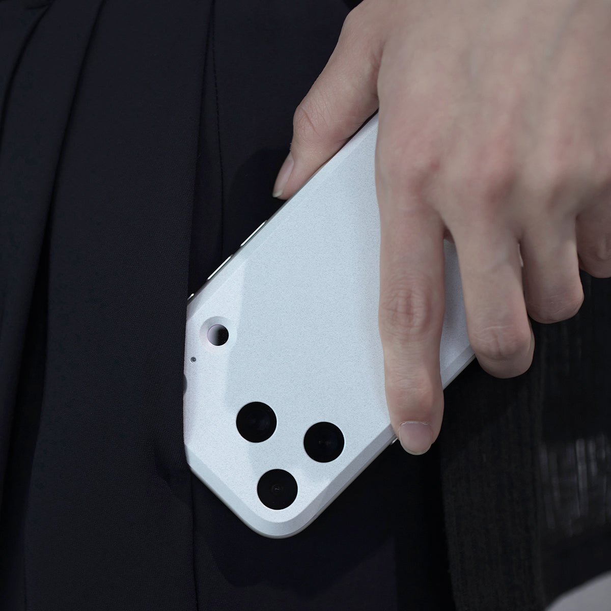 MYNUS iPhone 17 Pro BACK